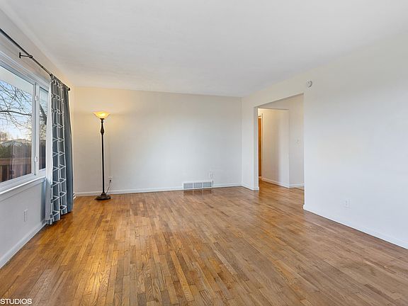 5th image of 6064 Lincoln Ave