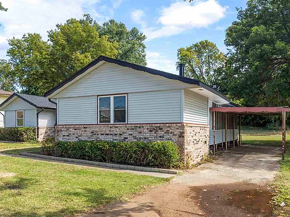 3rd image of 115 Magnolia Dr