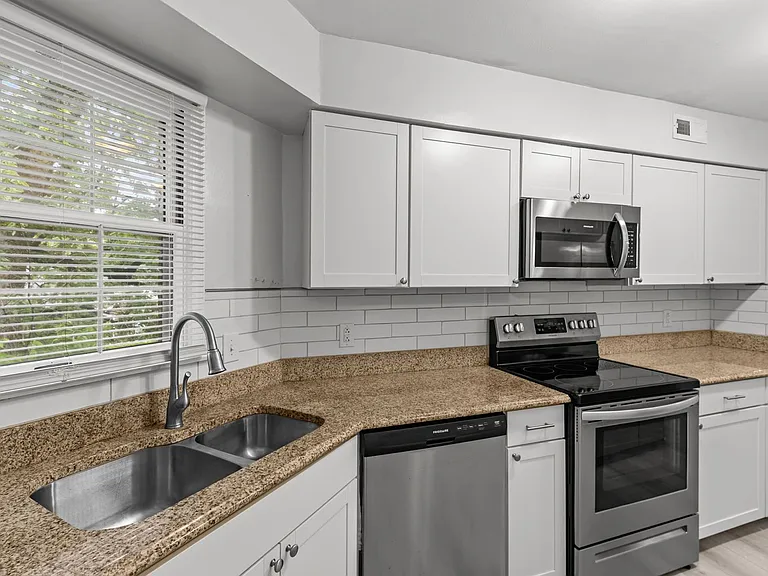 849 Baldwin Ave #2H — Photo 3