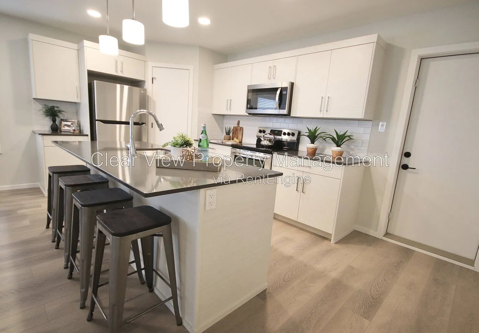 3 bed, 1.5 bath, 1200 sqft, $1,999 — Photo 4