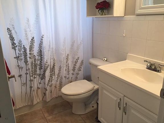 Full bathroom with bathtab