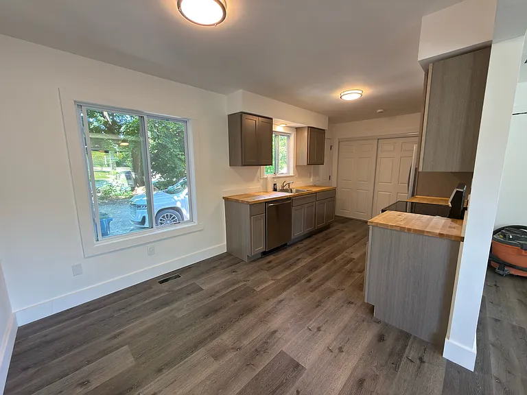 404 S Broad St — Photo 7