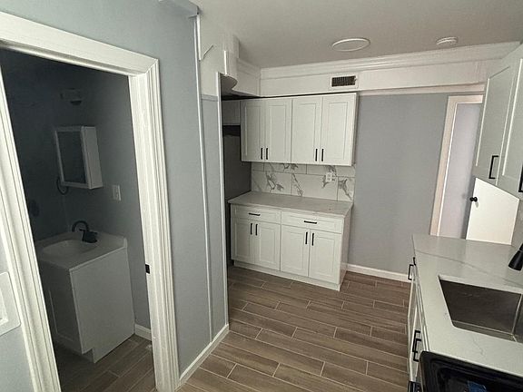 4th image of 676 Orchard St #G