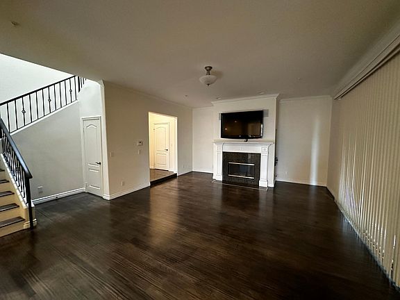 3rd image of 448 S Oak Knoll Ave Unit 5