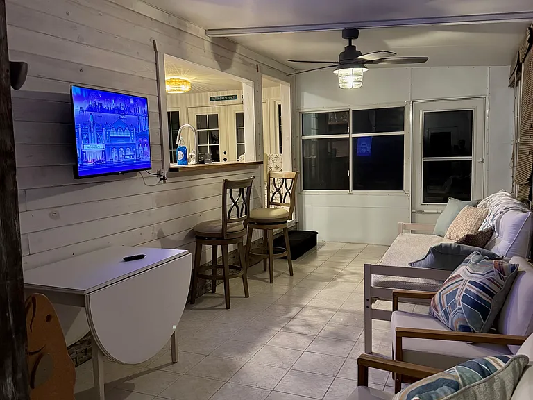 Lanai/porch.