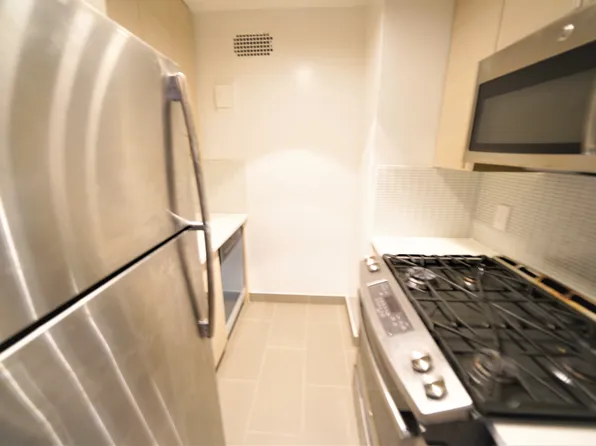 160 East 84th Street image 4 of 4