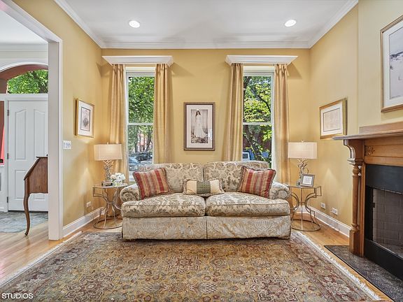 5th image of 1368 N Wolcott Ave