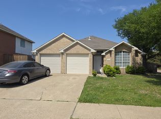 5600 Creekhollow Dr, Arlington, TX 76018