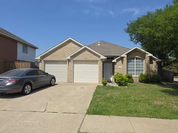 5600 Creekhollow Dr, Arlington, TX 76018