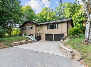 E9671 Mulroy Rd, New London, WI 54961