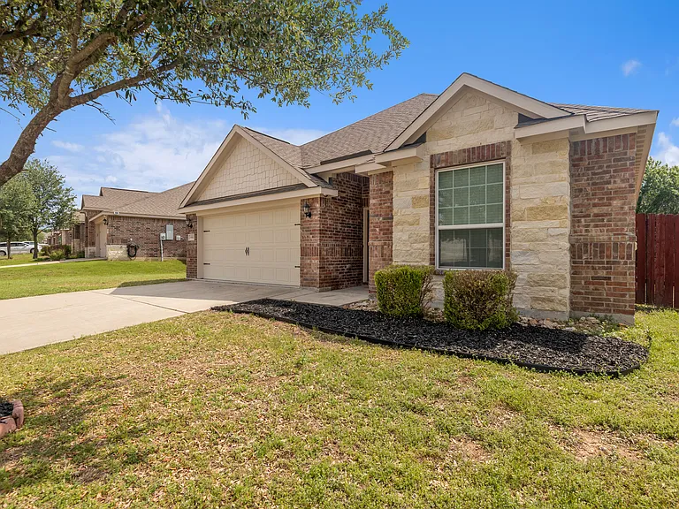 1805 Mesquite Ln — Photo 3