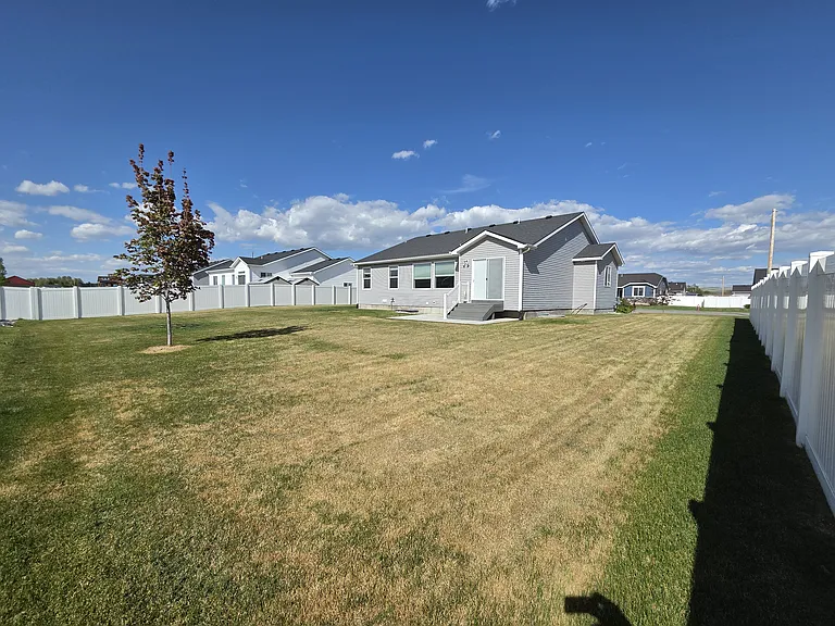 3987 N Livingston Ave — Photo 22