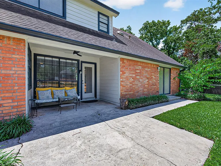 105 Glenmora Ct — Photo 45