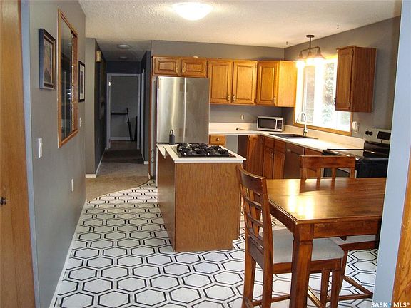 4th image of 105 4th AVENUE W