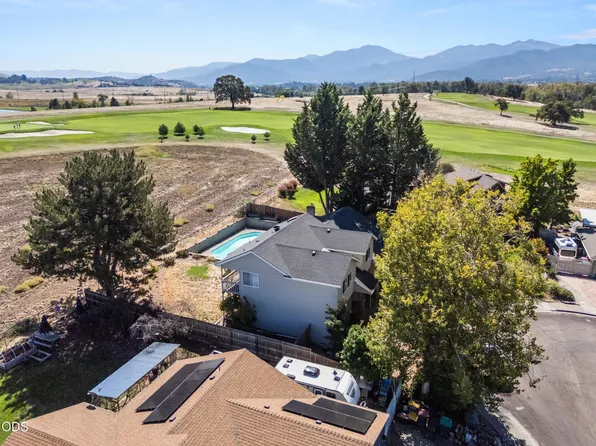1499 La Loma Dr, Medford, OR 97504