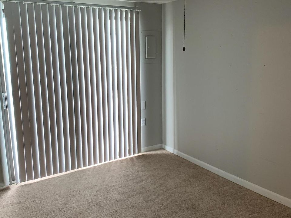2nd image of 904 Carolina Beach Ave N APT 5