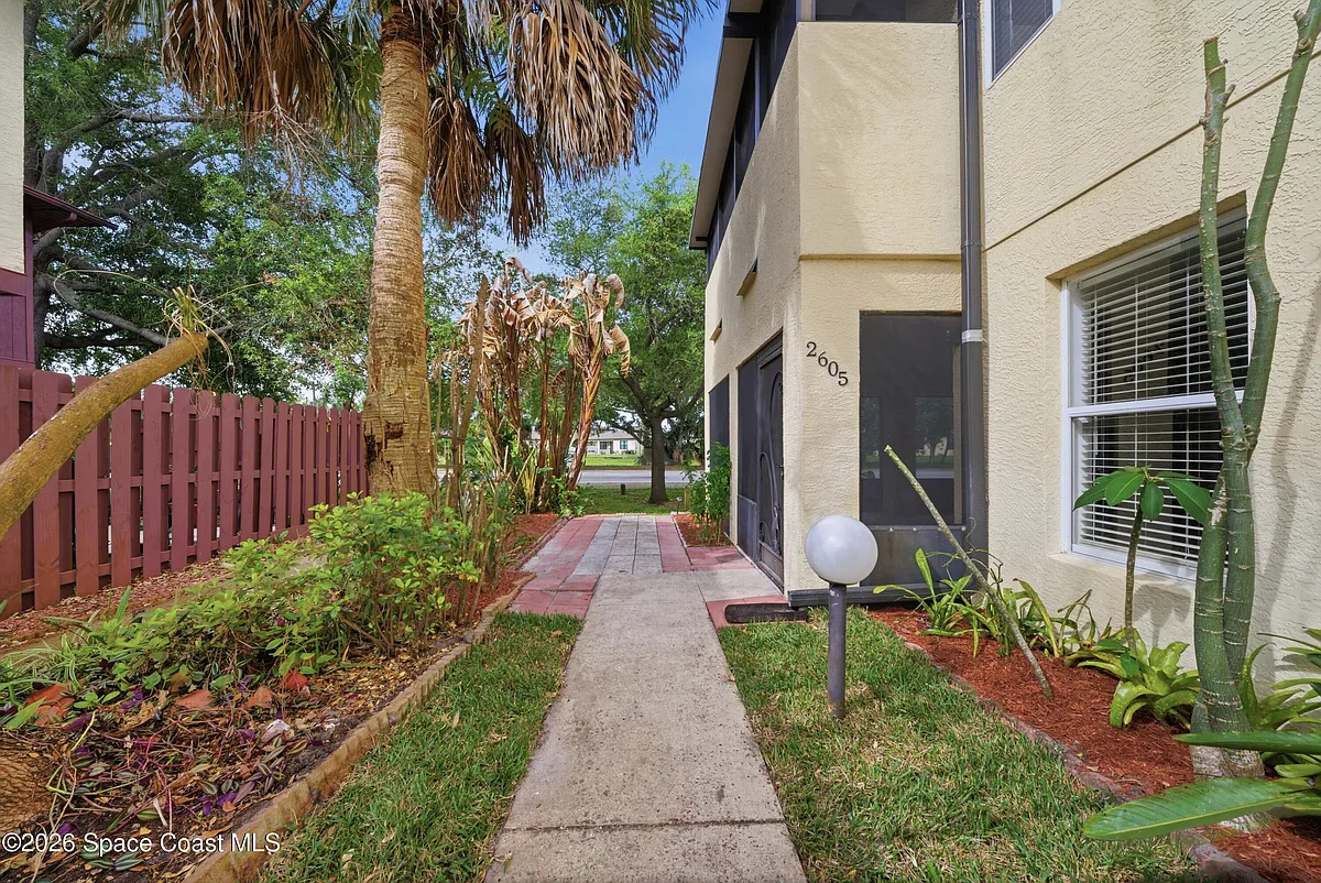 Building Photo - 2605 S Park Ave