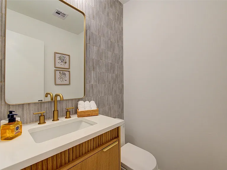 303 Isolde Dr — Photo 16