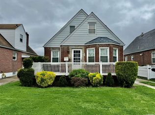 11522 230th St, Cambria Heights, NY 11411
