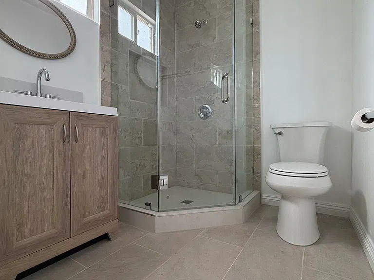 3033 Lexington Ave — Photo 4