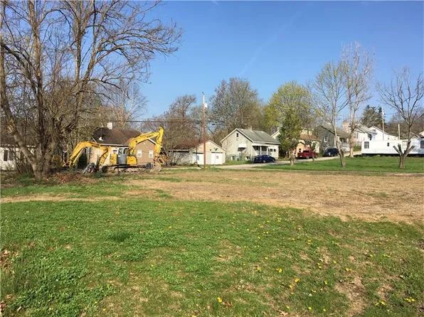 201 3rd St, Vestaburg, PA 15368