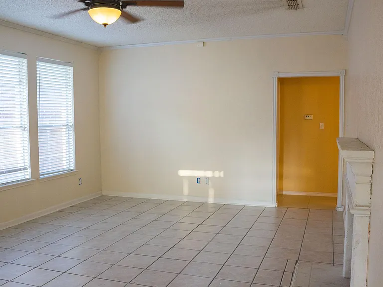 7212 Park Creek Cir W — Photo 2