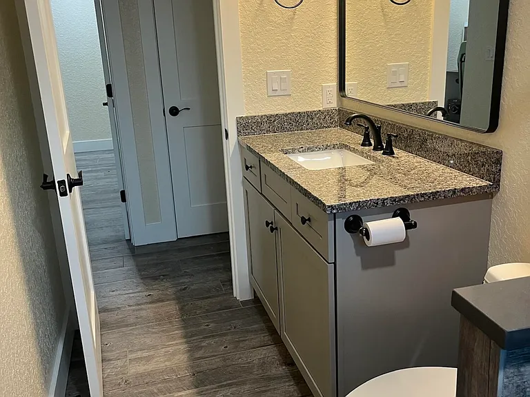 402 Amherst Ave — Photo 20