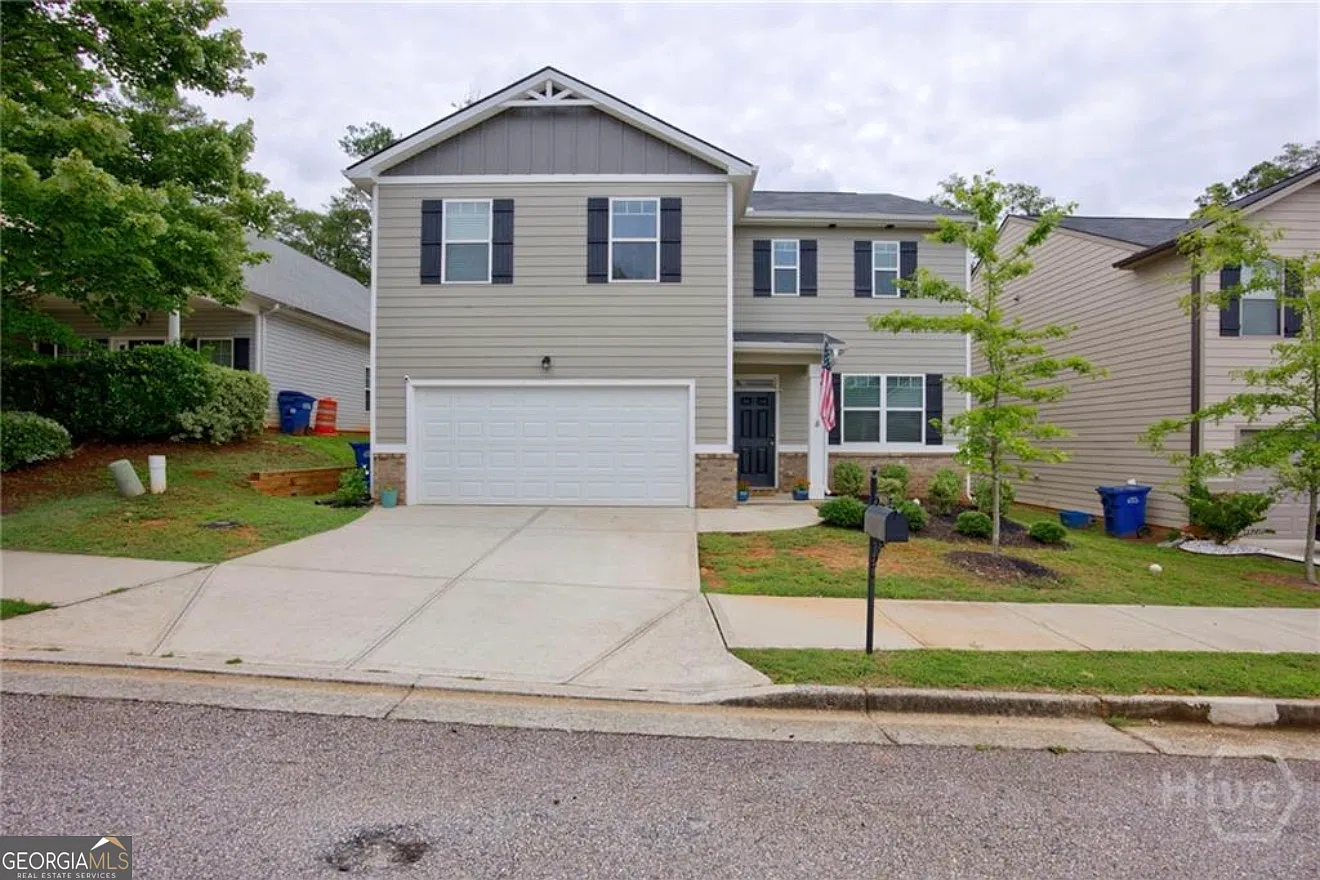 4 bed, 2.5 bath, 2976 sqft, $2,600 — Photo 1