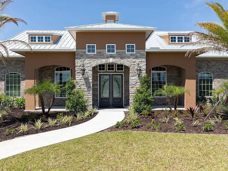 Cocoa Grand Apartments — Photo 15
