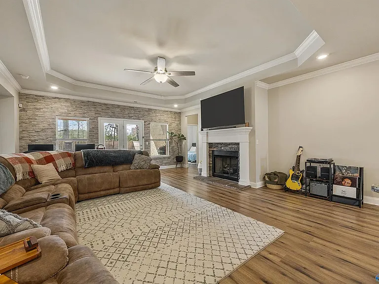 280 Falcon Ridge Dr — Photo 4