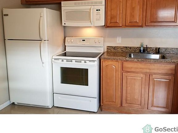 5th image of 160 NW 14th St APT 11