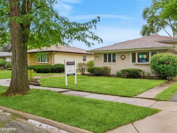 17020 Community St, Lansing, IL 60438