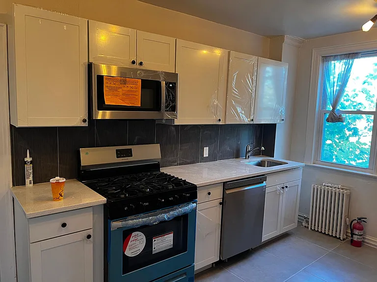 529 Park Ave #5 — Photo 3