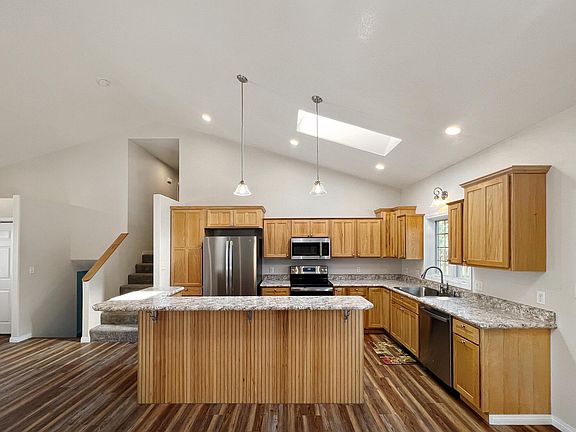 5th image of 408 36th Ave NE