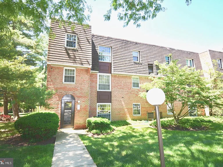 4000 Gypsy Ln #214 — Photo 1