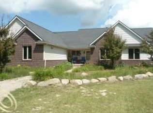 323 E Coon Lake Rd, Howell, MI 48843