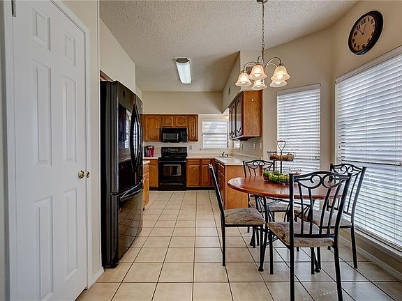 5th image of 5320 Manhassett Dr