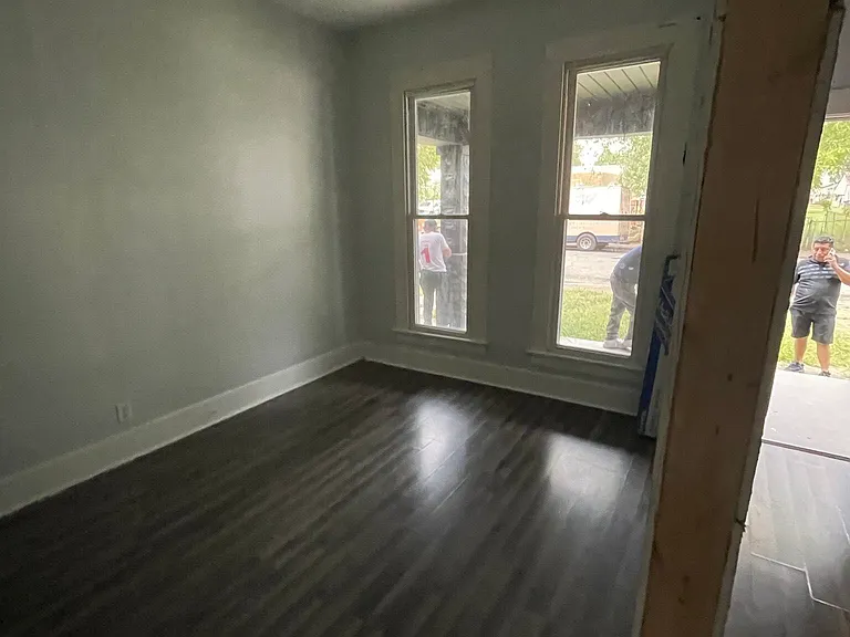1110 Edgar St — Photo 2