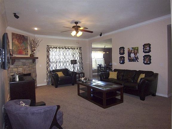 4th image of 1111 S Henry Ave