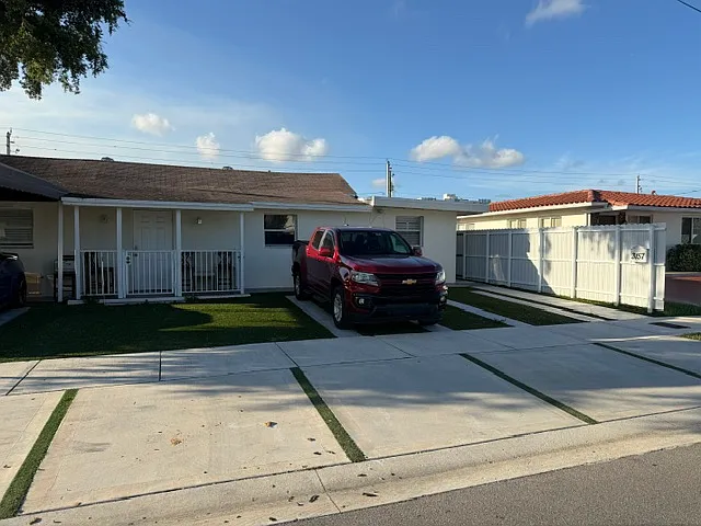 2 bed, 646 sqft, $2,300 — Photo 4