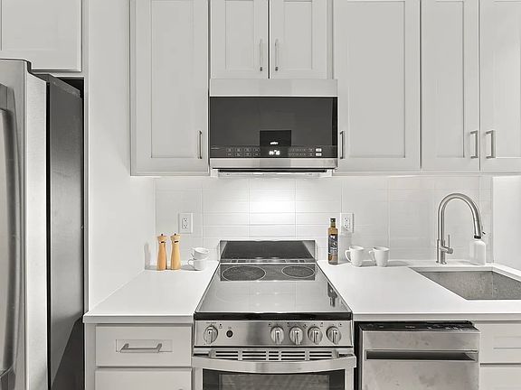 3rd image of 168 Sumpter St #L2