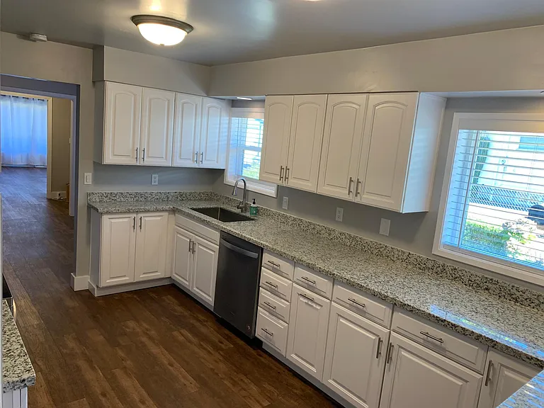 10050 NE Wygant St — Photo 5