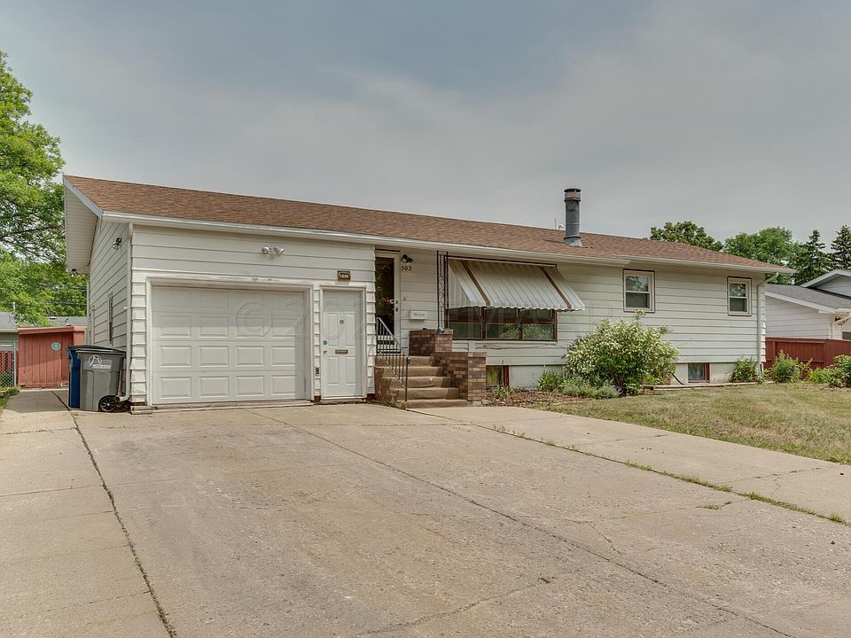 1st image of 502 Maple Ln