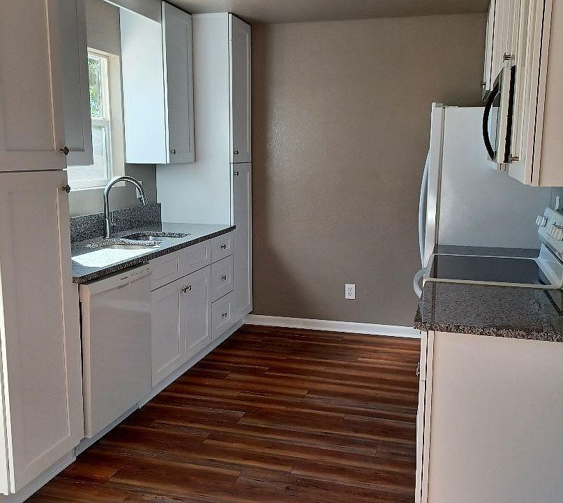 1st image of 3200 Rock Point Ct