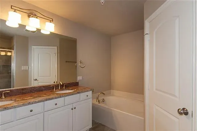 2572 Jackson Dr — Photo 12