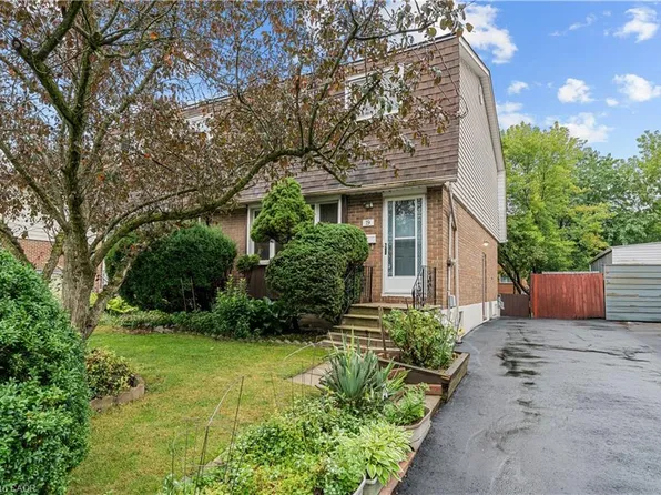 19 Plymouth Ct, Guelph, ON N1H 5W3