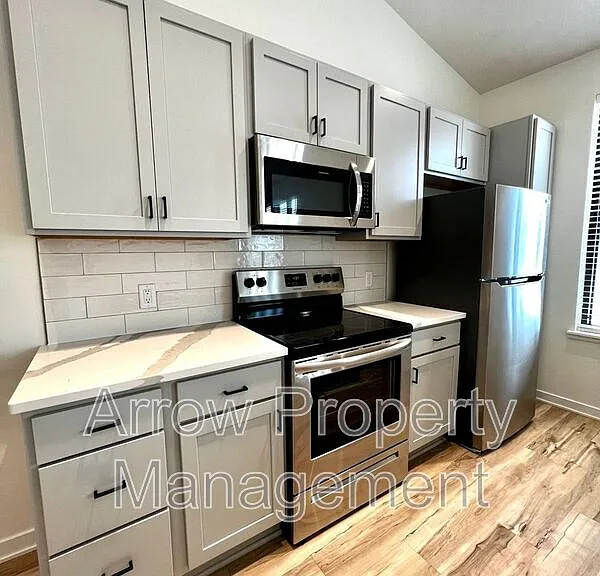 2230 R St #6 — Photo 3