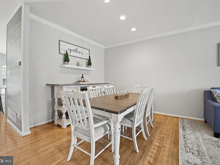 410 Fairview Way — Photo 12