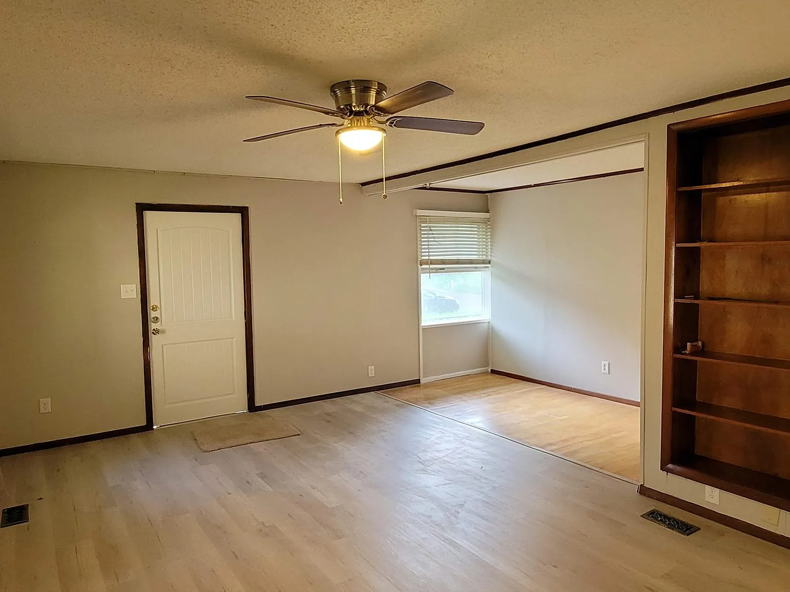 4 bed, 1.5 bath, 1352 sqft, $1,450 — Photo 2