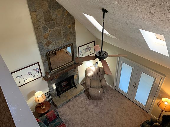 5th image of 583 Lake Dr